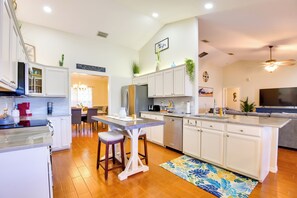 Fridge, microwave, stovetop, dishwasher
