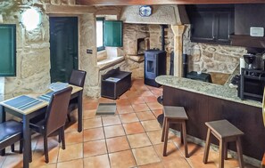 Interior - Lovely home in Muros with WiFi (Muros)