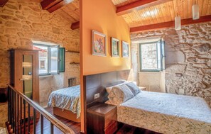 2 bedrooms, iron/ironing board, free WiFi