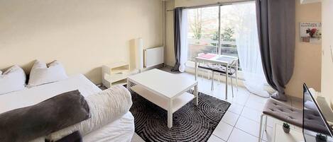 Lit parapluie, Wi-Fi gratuit, draps fournis