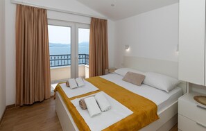 3 عدّة غرف نوم وواي فاي مجانًا وملاءات أسرّة