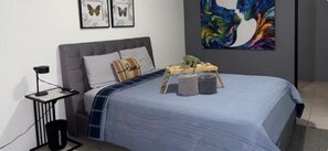 1 soverom, strykejern/-brett, wi-fi (inkludert) og sengetøy