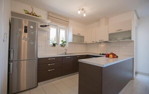 Refrigerador, microondas, parrilla de estufa y lavavajillas