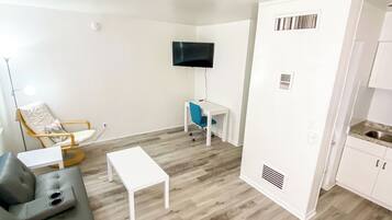 1 bedroom, desk, free WiFi