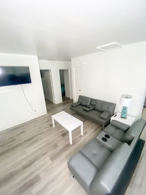 Elite Apartment, 2 Bedrooms, Kitchen | Living area