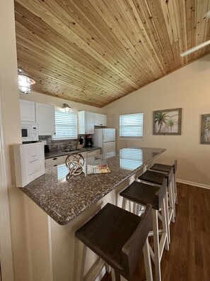 Fridge, microwave, oven, stovetop - Cozy, Dog Friendly, Close to Beach!! (Jamaica Beach)