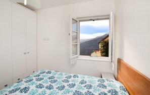 1 bedroom, travel cot, WiFi
