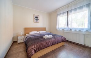 1 bedroom, travel crib, free WiFi, bed sheets