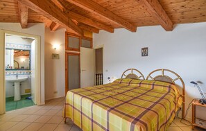 4 bedrooms, free WiFi, bed sheets