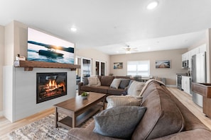 Smart TV, fireplace