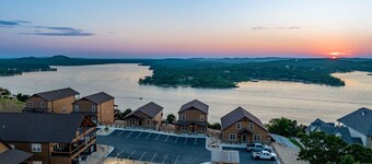 💙 7 BED LAKE HOUSE/GAME RM/GOLDEN TEE/INDOOR & OUTDOOR POOLS/HOT TUB & FIRE PIT