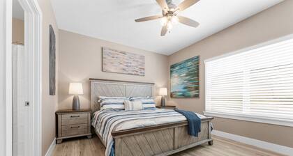 💙 7 BED LAKE HOUSE/GAME RM/GOLDEN TEE/INDOOR & OUTDOOR POOLS/HOT TUB & FIRE PIT
