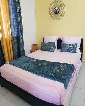 2 bedrooms, iron/ironing board, free WiFi, bed sheets