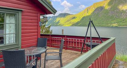 Stunning home in Lauvstad with WiFi