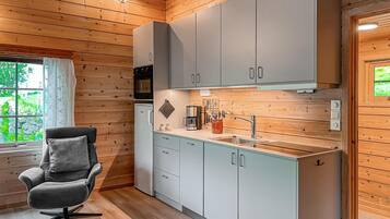 Fridge, stovetop, dishwasher, coffee/tea maker