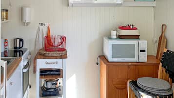 Réfrigérateur, plaque de cuisson, cafetiÚre/bouilloire