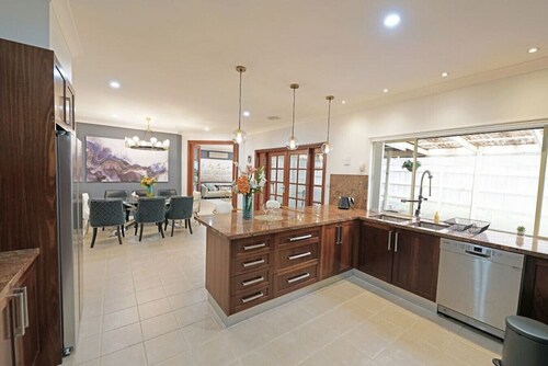 Spacious 5BR House in Hallam Pool table BBQ Netflix WIFI parking