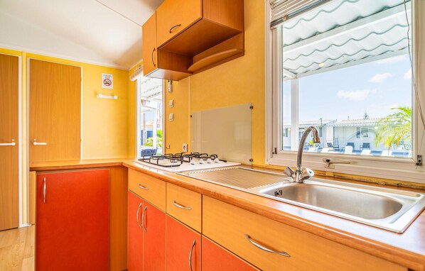 Fridge, microwave, oven, coffee/tea maker