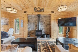 Smart TV, fireplace, video games, foosball - AMAZING MTN VIEWS!Hot Tub!Pets!Game Room!Sauna!Fitness Equipment!Near Trails! (Breckenridge)