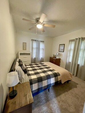 3 bedrooms, desk, iron/ironing board, free WiFi