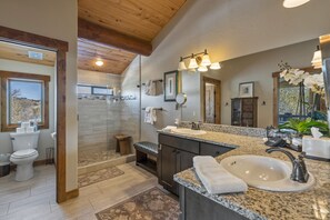 Bathtub, hair dryer, towels - River Frontage, Air Conditioning, Private Hot Tub, Ping Pong, 12 minutes to downtown Durango (Durango)