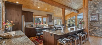 River Frontage, Air Conditioning, Private Hot Tub, Ping Pong, 12 minutes to downtown Durango