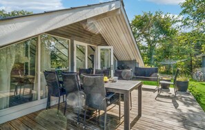 Outdoor dining - Gorgeous home in Sjællands Odde (Sjællands Odde)