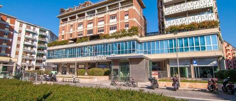 المنشأة من الخارج