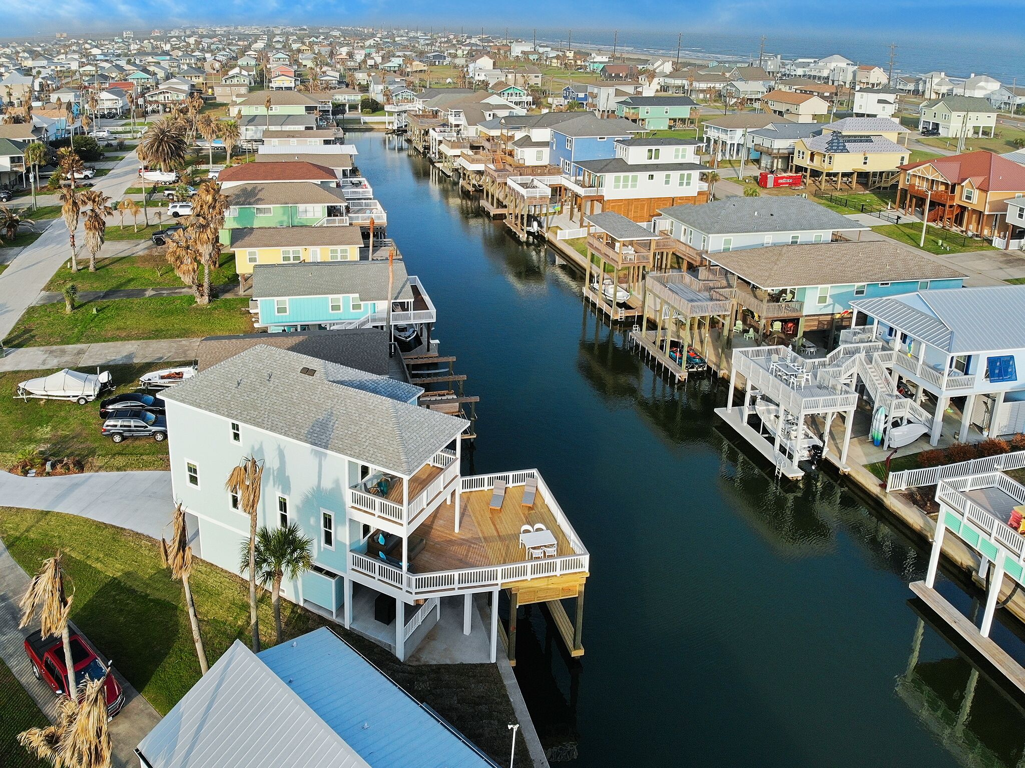 Waterfront home on a canal with beach access & GREAT amenities!