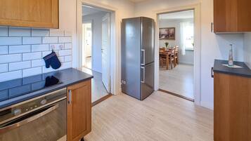 Réfrigérateur, four, lave-vaisselle, cafetiÚre/bouilloire