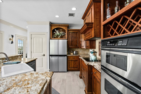 Frigorífic, microones, forn i placa de cuina