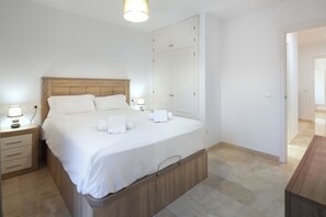 2 bedrooms, in-room safe, iron/ironing board, free WiFi