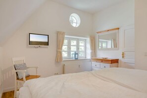 2 عدّة غرف نوم وخزنة داخل الغرفة ومكواة/لوح كي وواي فاي