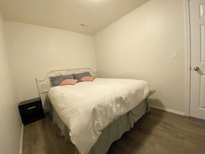 2 bedrooms, desk, travel cot, WiFi