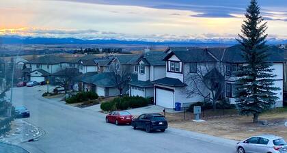 Spacious 2-Bedroom Suite w/ Sauna, Pool & Mountain Views