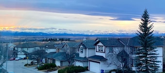 Spacious 2-Bedroom Suite w/ Sauna, Pool & Mountain Views