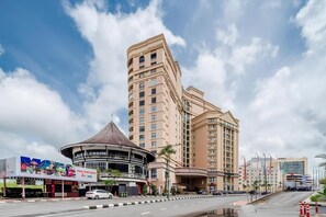 Front of property - Natol Homestay-Riverbank Suites High Rise City Centre (Kuching)