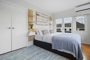 Hus | 4 soverom, skrivebord, skrivebord for bærbar PC og strykejern/-brett