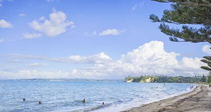 Amazing Home By Beach - Aircon-ed