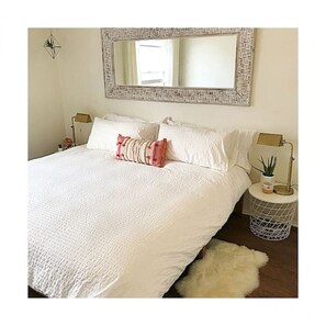 2 عدّة غرف نوم ومكتب ومكواة/لوح كي وسرير سفر