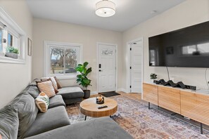 Smart TV, computer monitors