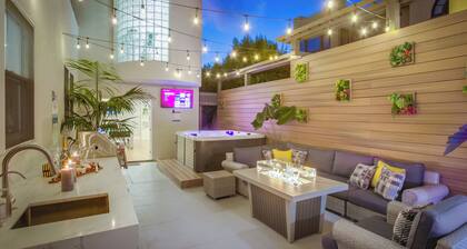 Casa Blanca–Ultimate Getaway: Spa, Game Rooms, Firepit, Views