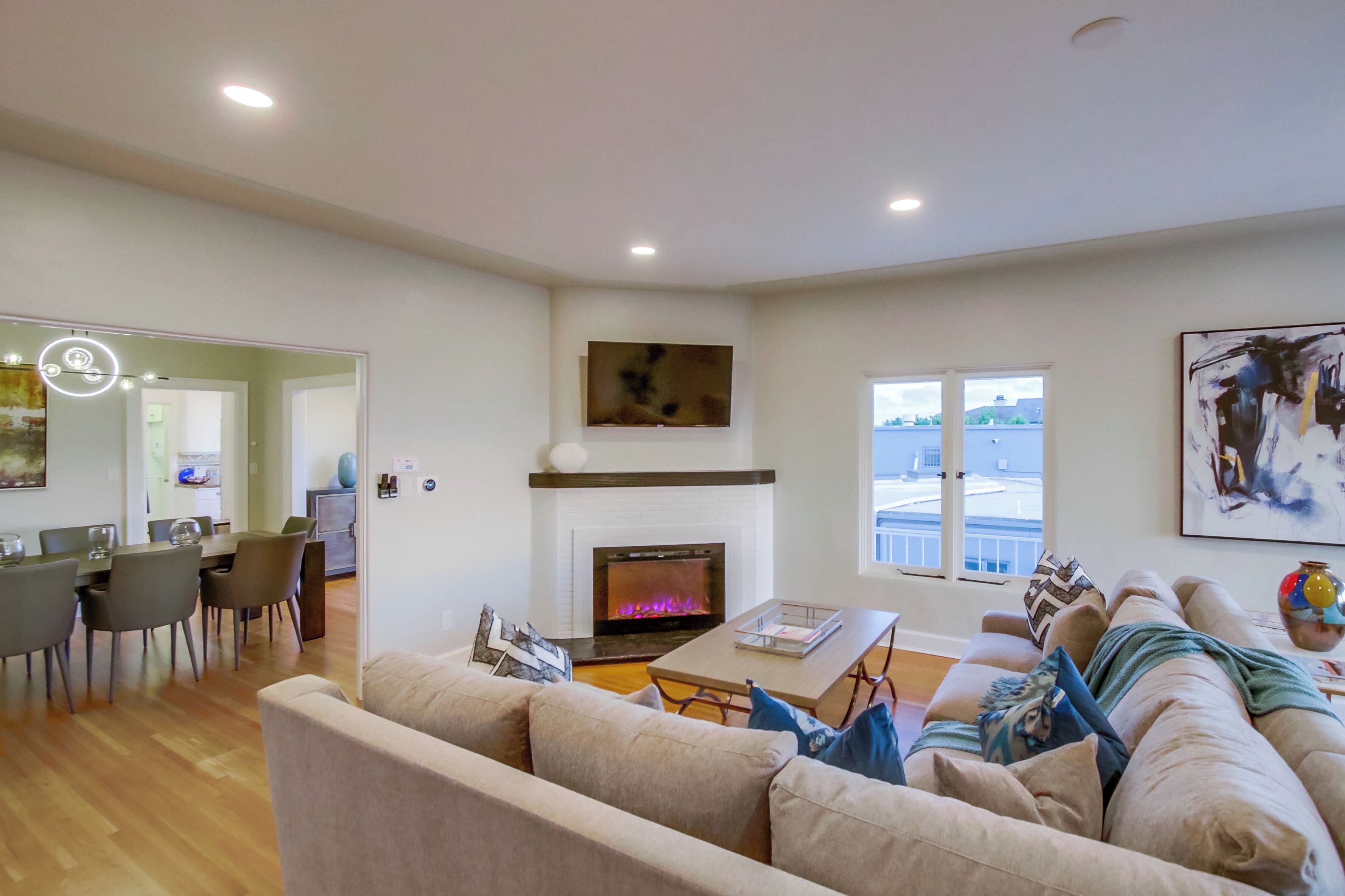 智能电视、壁炉、电子游戏、桌上足球