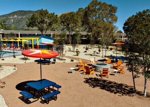 BBQ/picnic Area - Americana Motor Hotel (Flagstaff)