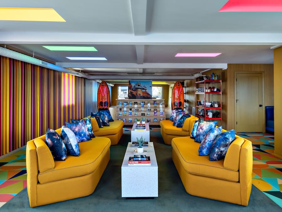 Coin salon dans le hall