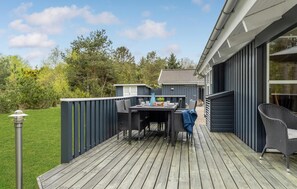 Outdoor dining - Nice home in Hals with kitchen (Hals)