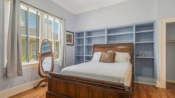 5 Schlafzimmer, Schreibtisch, WLAN