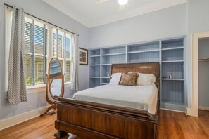 5 Schlafzimmer, Schreibtisch, WLAN