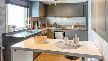 Fridge, stovetop, dishwasher, coffee/tea maker