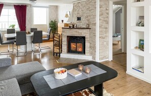 TV, fireplace